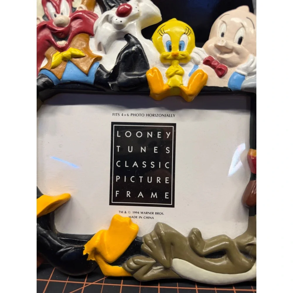 Vintage 1994 Warner Bros Looney Tunes Classic 4x6 Picture Frame 3D Characters